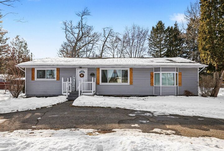 Property Photo:  228 Eastlawn  MI 49269 