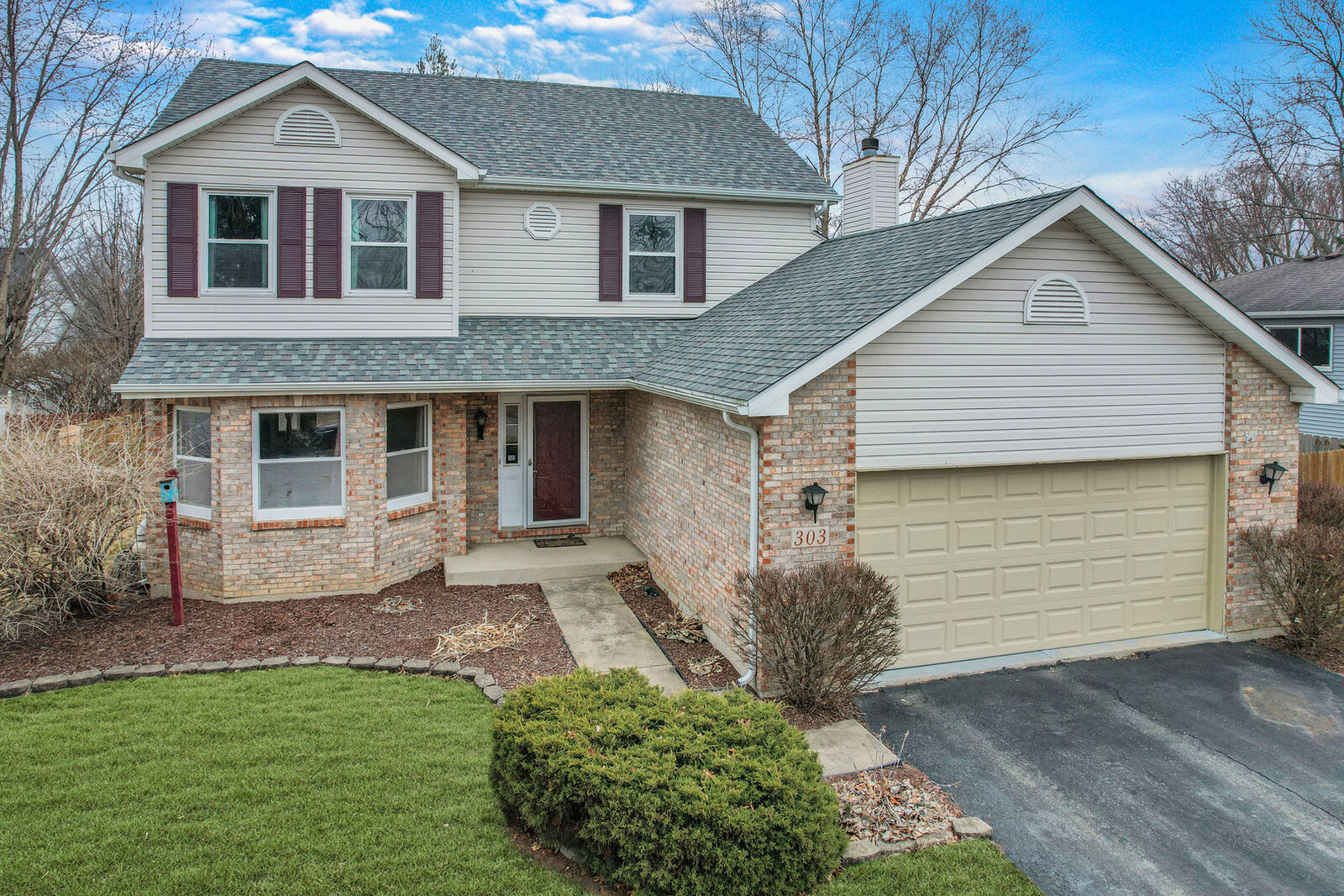 Property Photo:  303 Fox Chase Drive N  IL 60543 