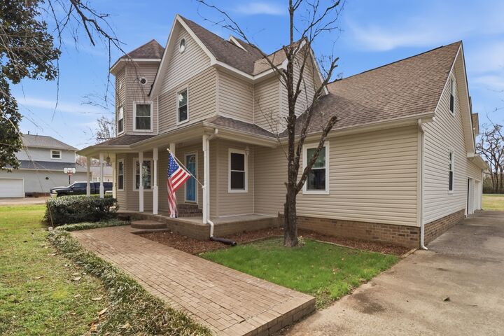 Property Photo:  217 Sutton Hill Ct  TN 37167 