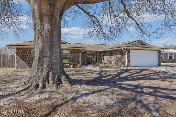 Property Photo: 673 Roger Sherman Street FL 32073