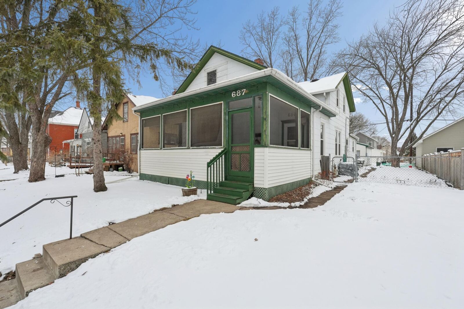 Property Photo:  687 Tuscarora Avenue  MN 55102 