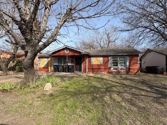 Property Photo: 4845 Hillside Avenue TX 76119