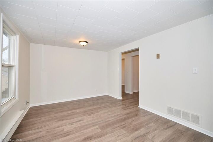Property Photo: 33 Lock Street 3 ON L2N 5B8