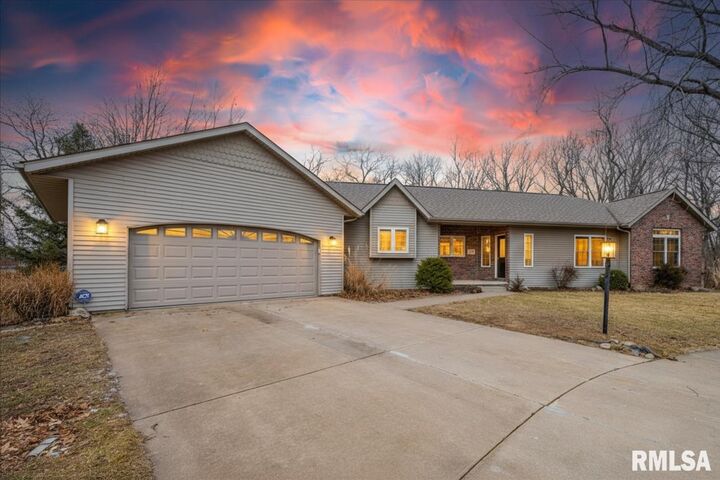 Property Photo:  2811 N Rustic Ridge Drive  IL 61604 