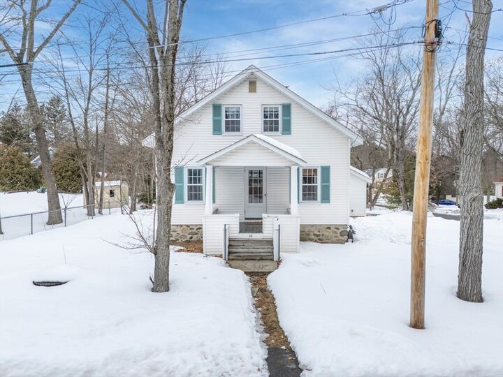 Property Photo:  10 Lawrence St  MA 01862 