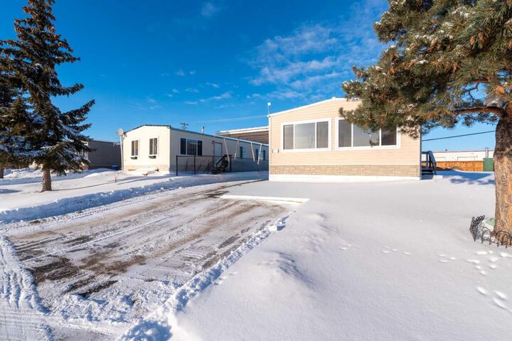 Property Photo:  5308 57 Street 17  AB T9V 2A3 