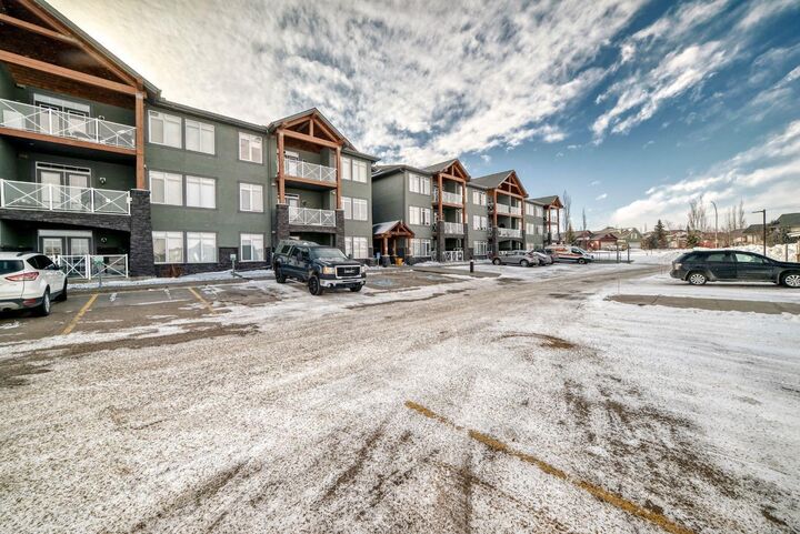 Property Photo: 1005A Westmount Drive 107 AB T1P 0C3