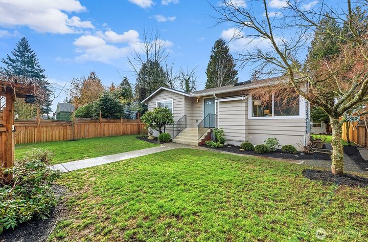 Property Photo:  10731  Dayton Avenue N  WA 98133 