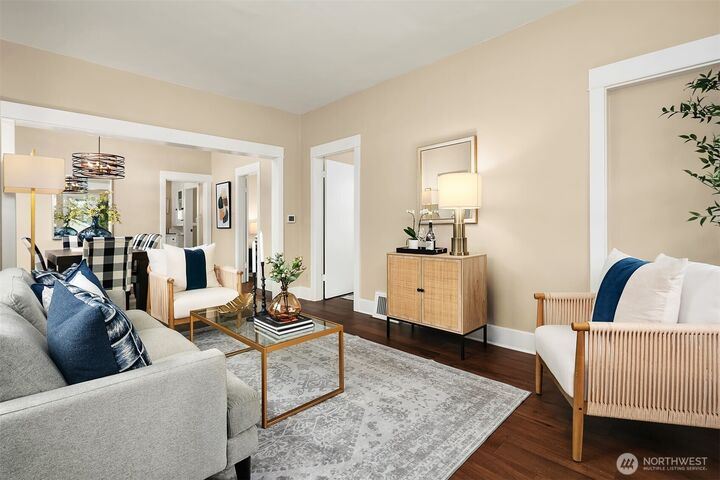 Property Photo:  511 W McGraw Street  WA 98119 