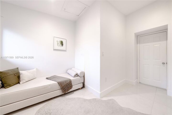 Property Photo: 3736 NE 166th St 114 FL 33160