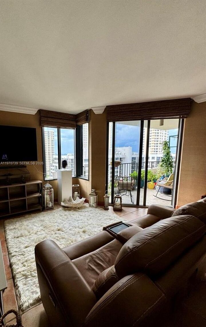 Property Photo:  520 Brickell Key Dr A1912  FL 33131 
