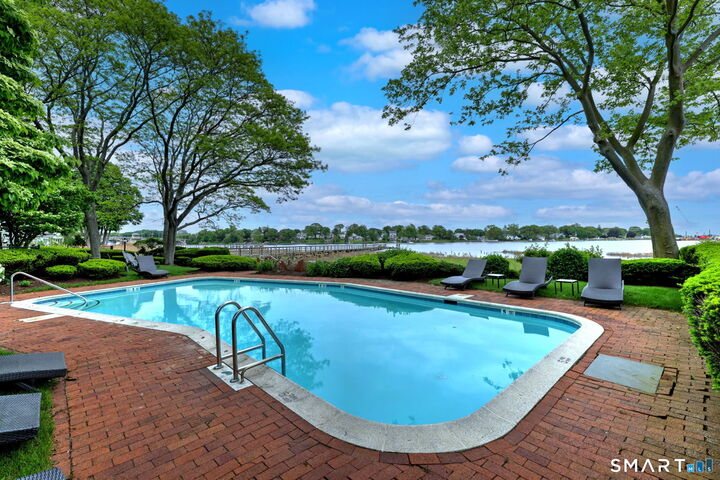 Property Photo:  42 Ferry Court 42  CT 06615 