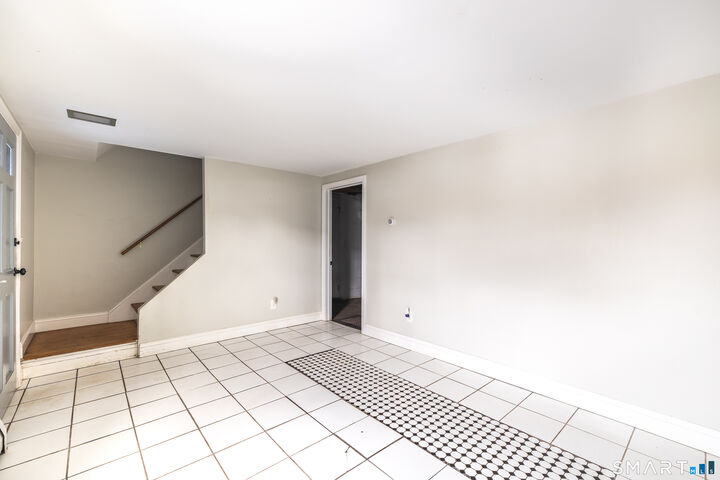 Property Photo:  46 Oakleaf Street  CT 06606 