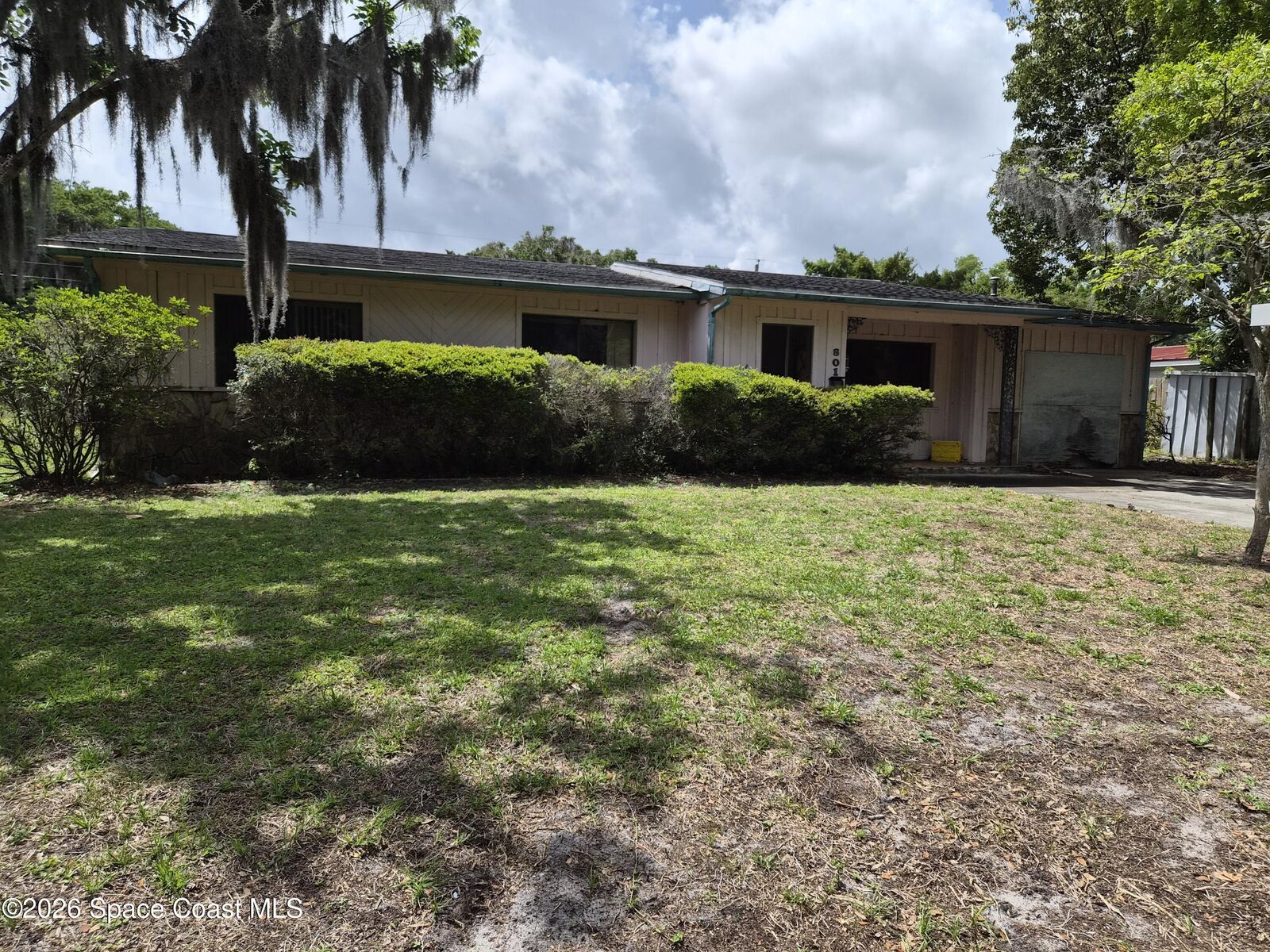 Property Photo: 801 Espanola Way FL 32901