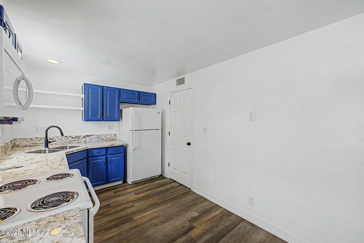 Property Photo: 955 N Venice Avenue D AZ 85711