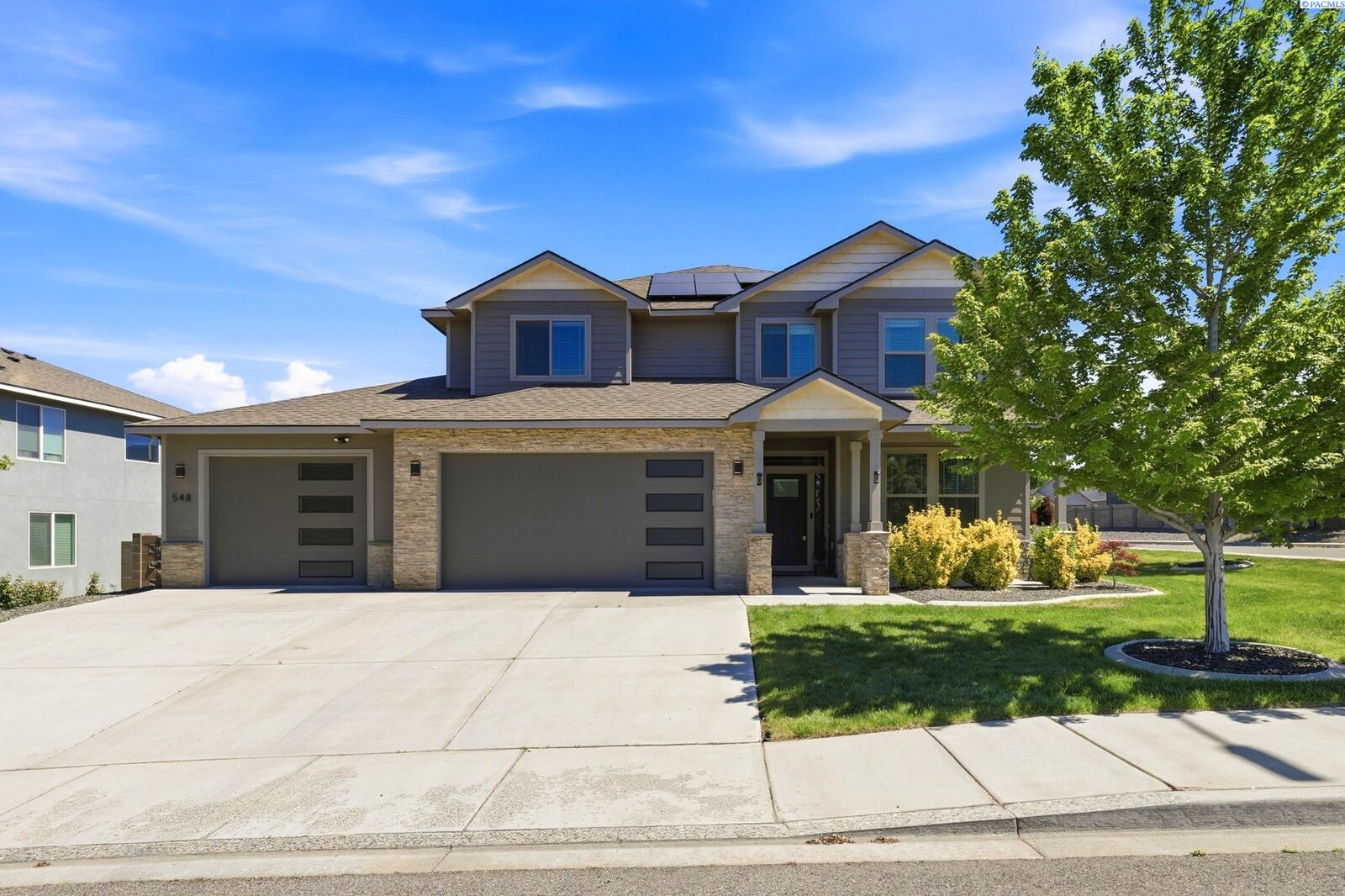 Property Photo:  548 Athens Dr  WA 99353 
