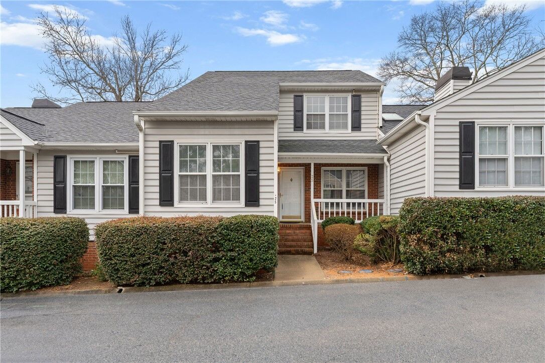 Property Photo: 40 Wood Pointe Drive 25 SC 29615