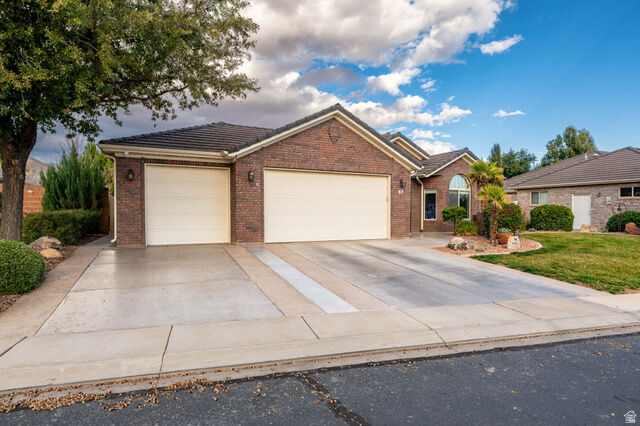 Property Photo: 1730 W Stonebridge Dr UT 84770