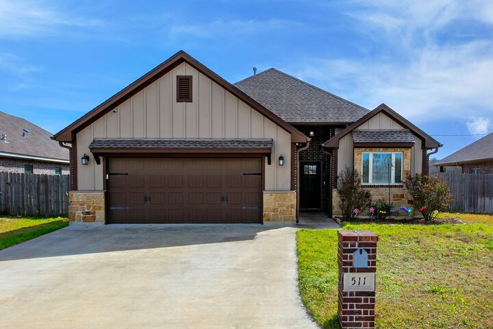 Property Photo:  511 Sunny Street  TX 77836 