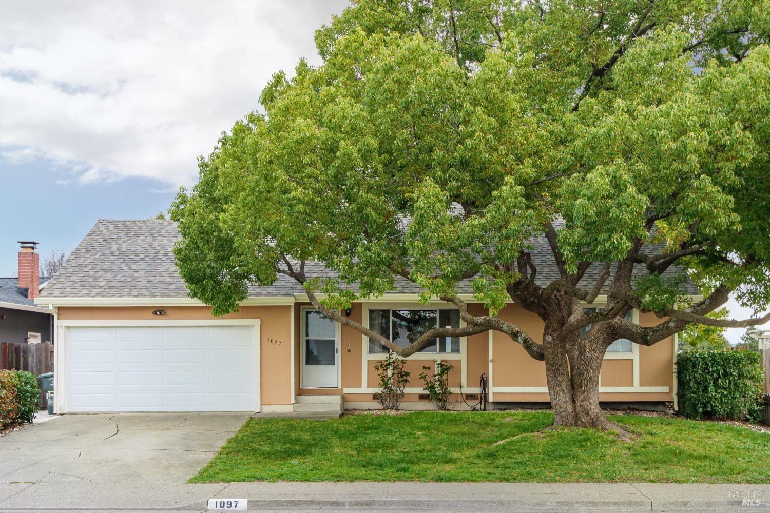 Property Photo: 1097 Crinella Drive CA 94954