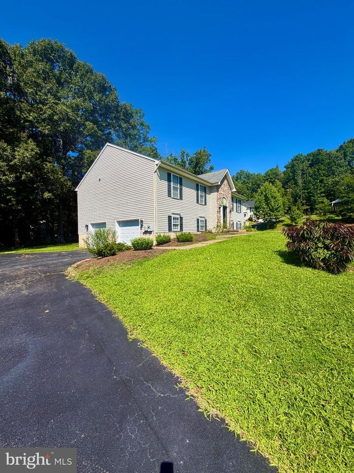 Property Photo: 9504 S S. Royal Crest Court VA 22408