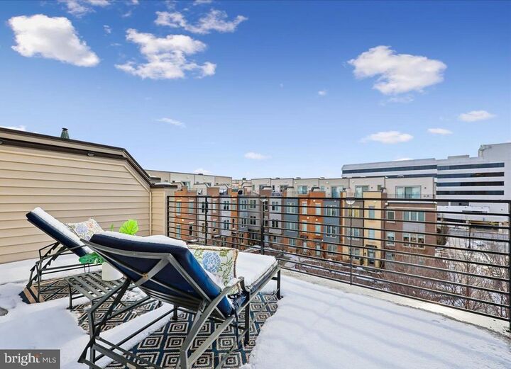 Property Photo:  882 Thompson Crescent 28  MD 20852 