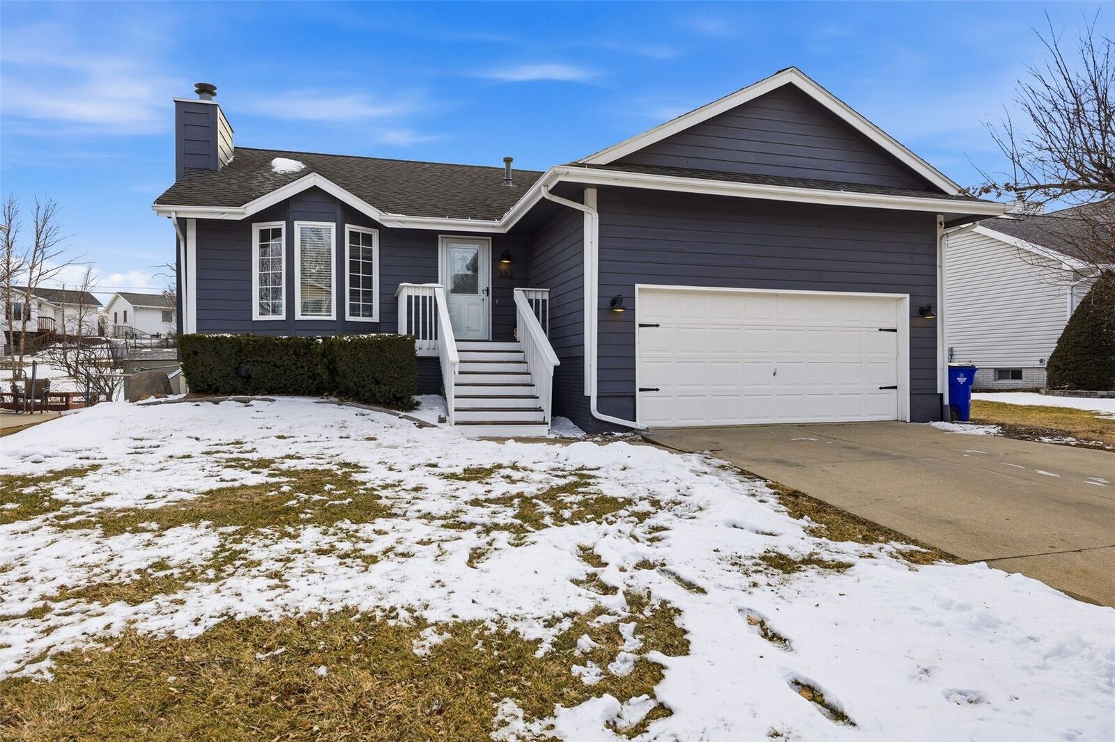 Property Photo:  332 Bezdek Drive  IA 52405 