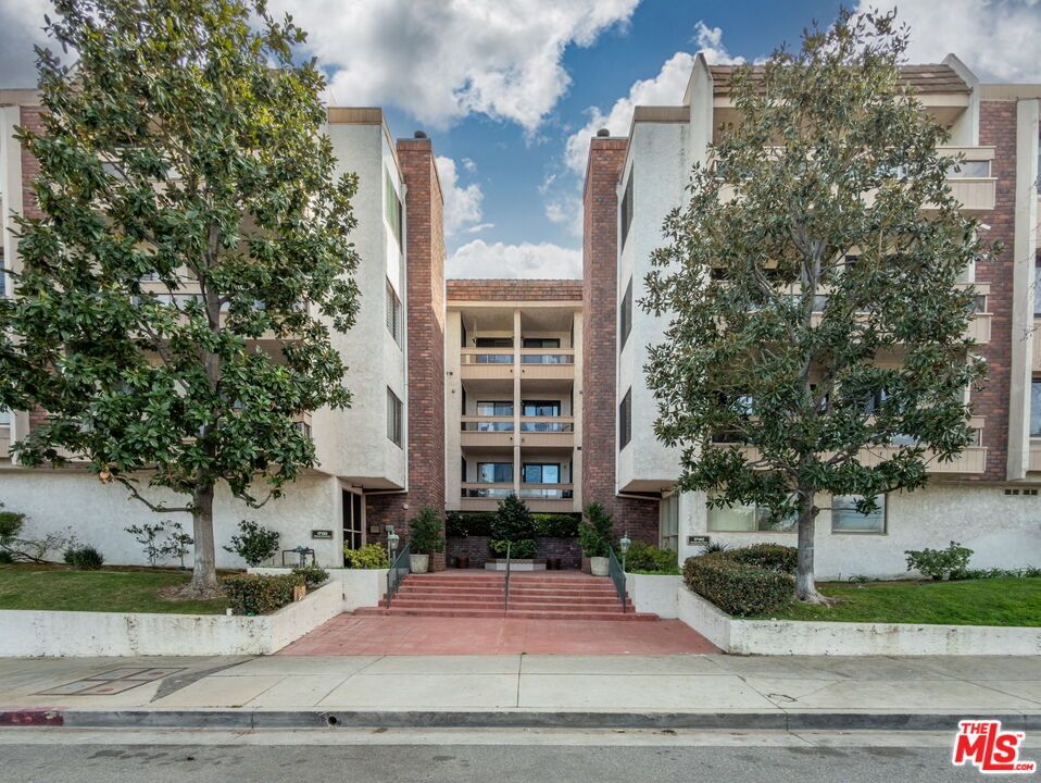 Property Photo:  17140 Burbank Blvd  CA 91316 