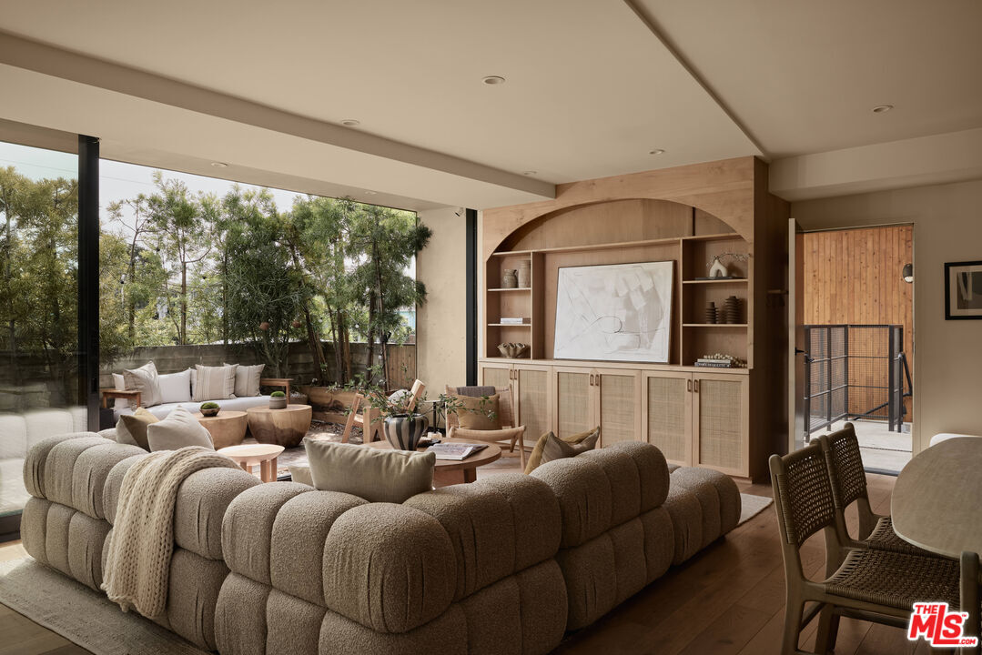 Property Photo: 3214 Highland Ave CA 90405