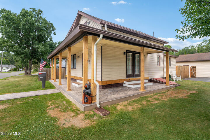 Property Photo:  1297 Floral Avenue  NY 12306 