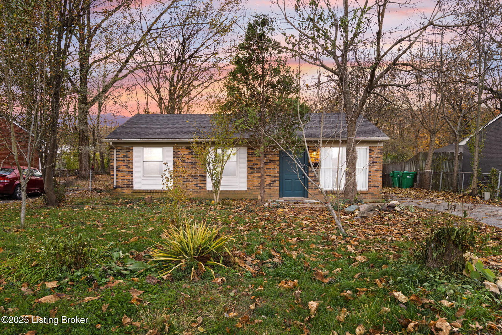 Property Photo:  9818 Titan Dr  KY 40229 