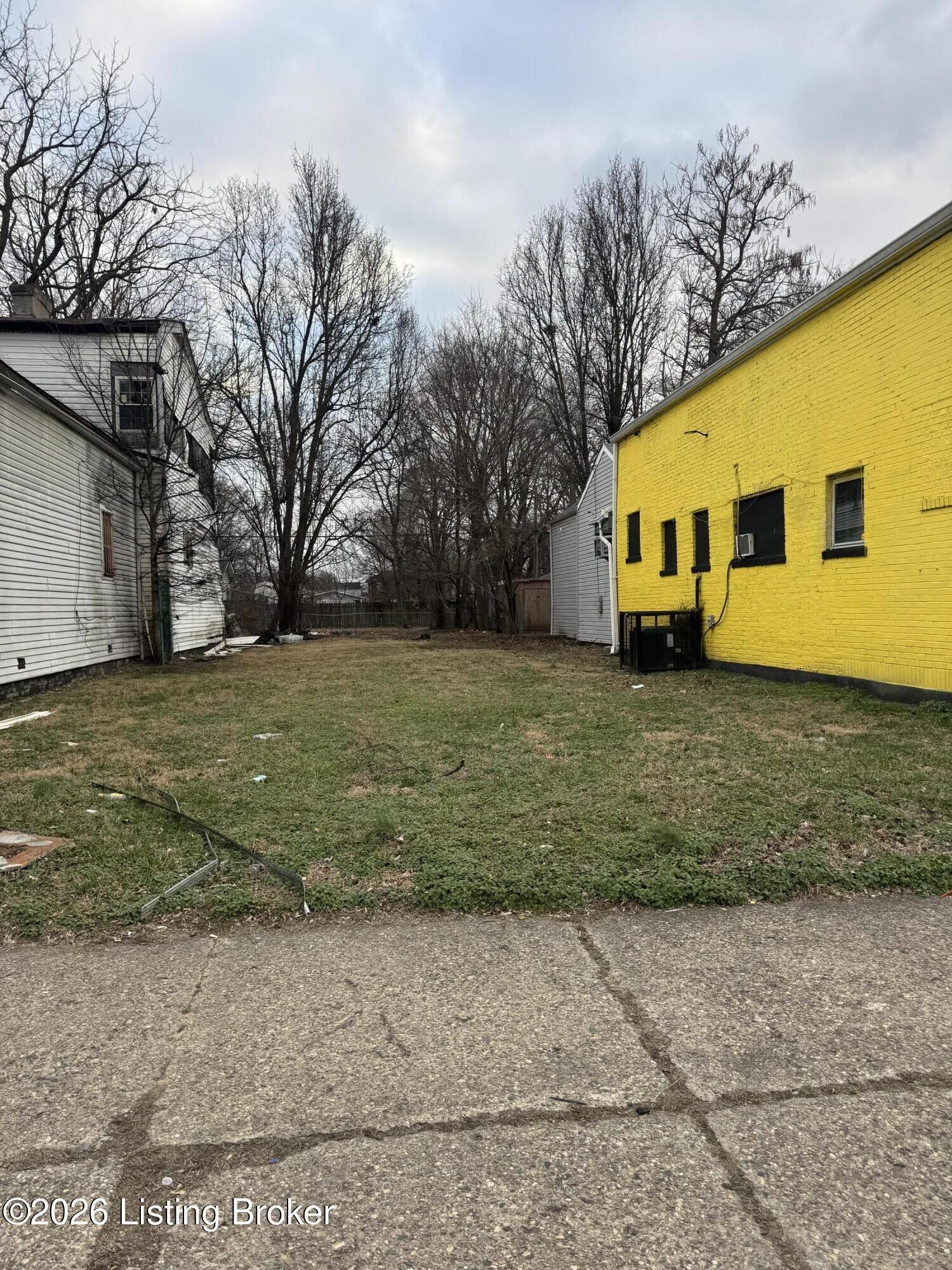 Property Photo: 2408 W Market St KY 40212