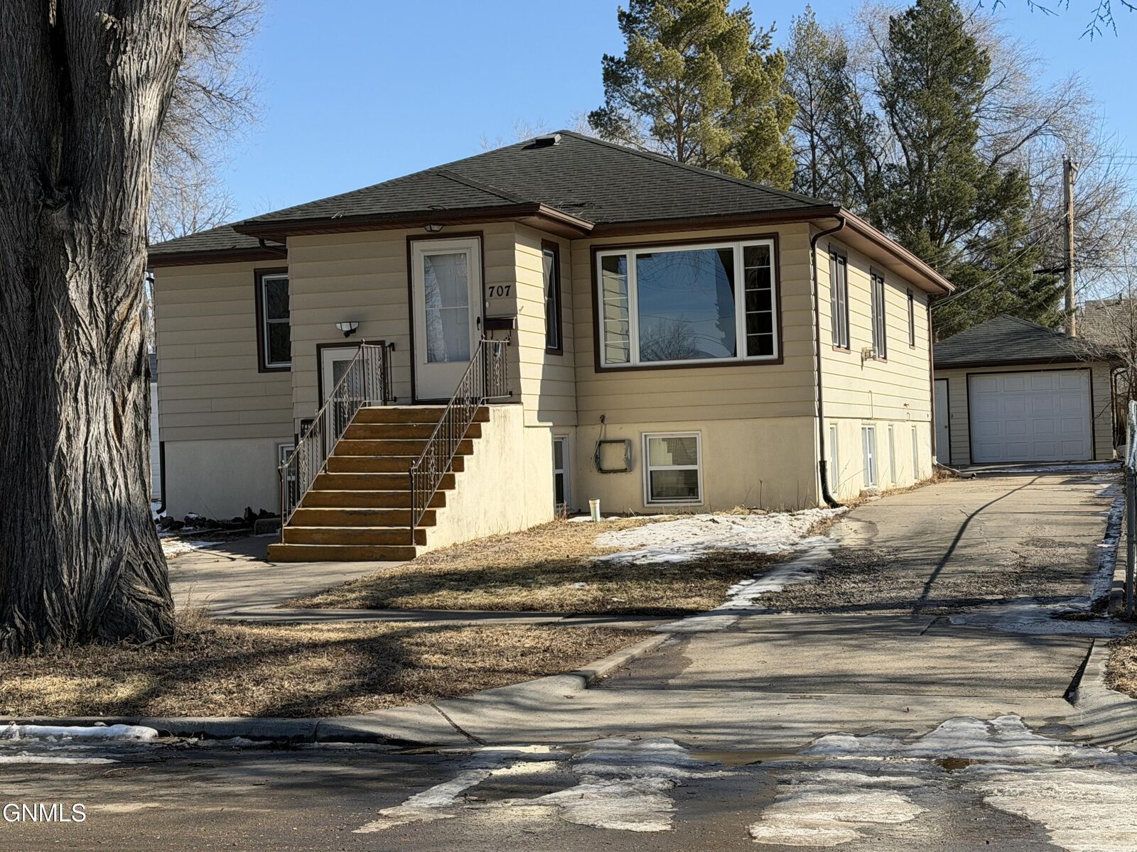 Property Photo:  707 15th Street N  ND 58501 