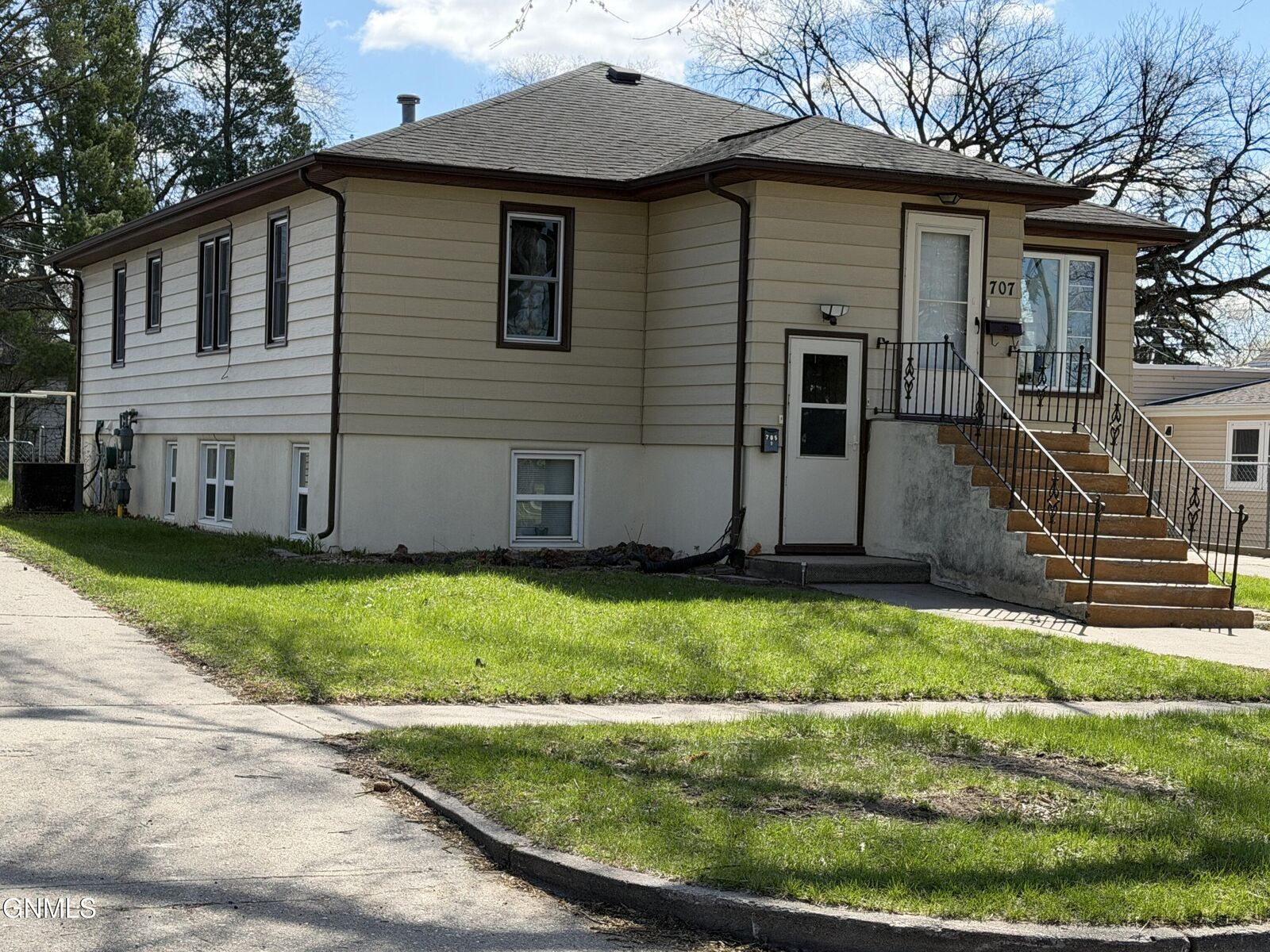 Property Photo:  707 15th Street N  ND 58501 