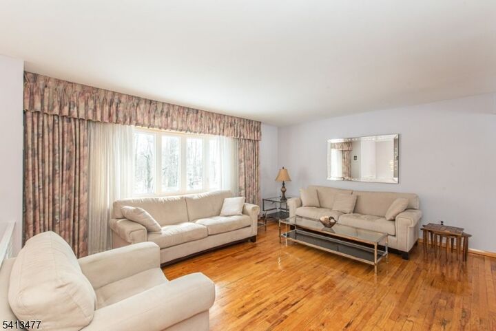 Property Photo:  4 Brookside Ct  NJ 07054 