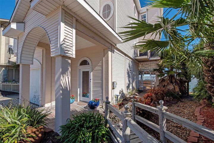 Property Photo: 1306 Outrigger TX 77554