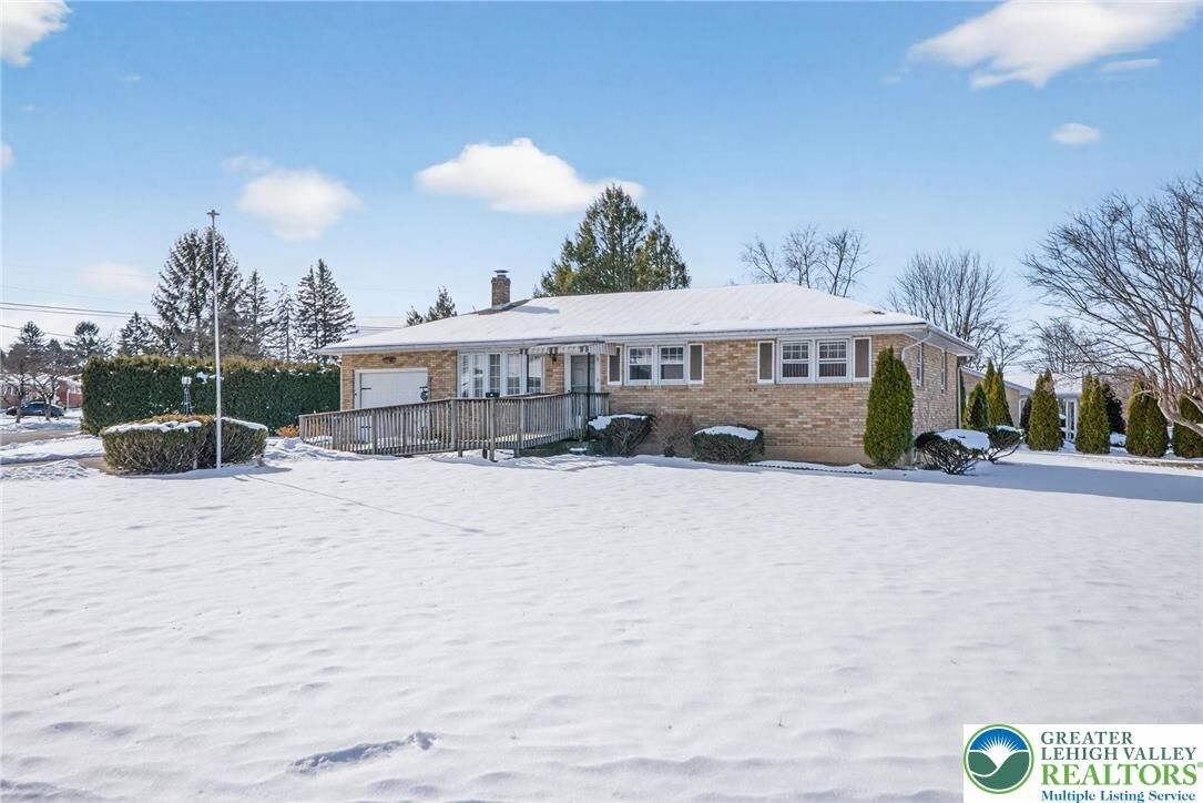 Property Photo:  58 Colonial Road  PA 18109 