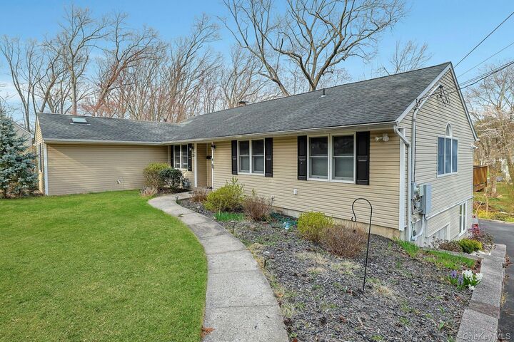 Property Photo:  42 Briarwood Drive  NY 10956 