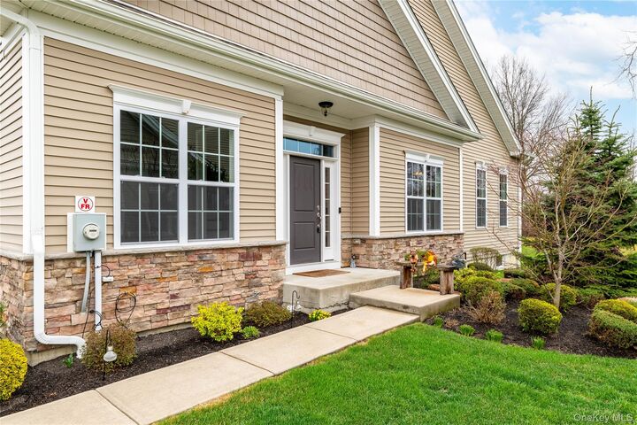 Property Photo:  27 Dutch Court  NY 12590 