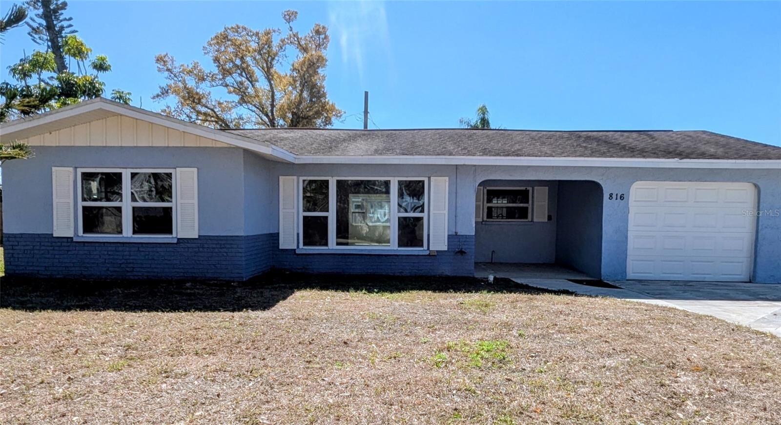 Property Photo:  816 Tanager Road  FL 34293 