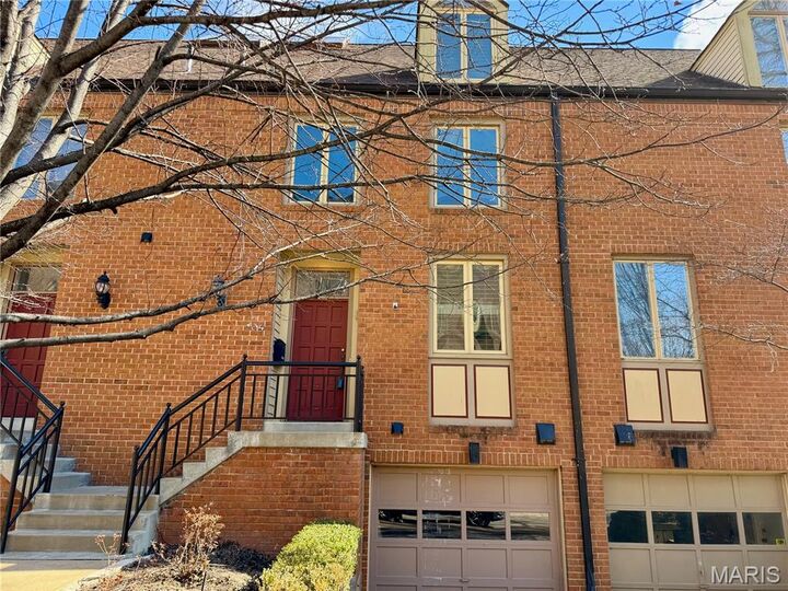 Property Photo:  104 W Pine Place 2  MO 63108 