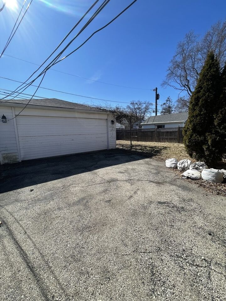Property Photo:  5229 W Greenleaf Street  IL 60077 