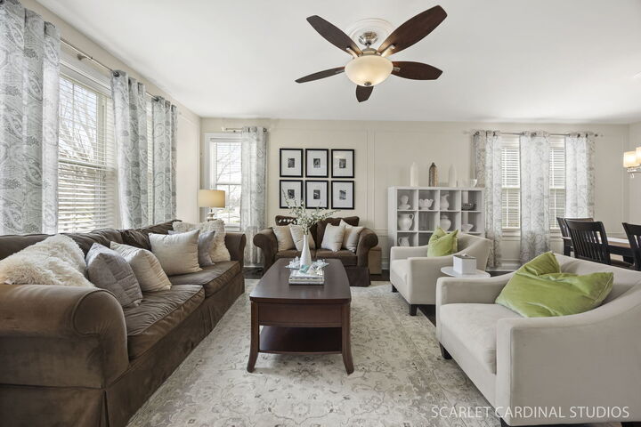 Property Photo:  253 Bluegrass Parkway  IL 60543 