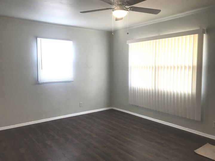 Property Photo: 924 Pine Street IL 60085