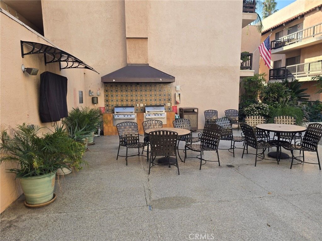 Property Photo:  1127 E Del Mar 419  CA 91106 