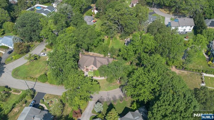 Property Photo:  5 Kenyon Court  NJ 07648 