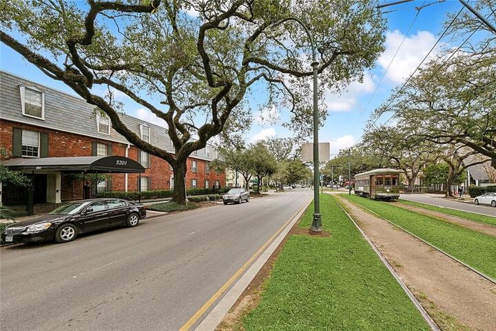 Property Photo: 3201 St Charles Avenue 105 LA 70115