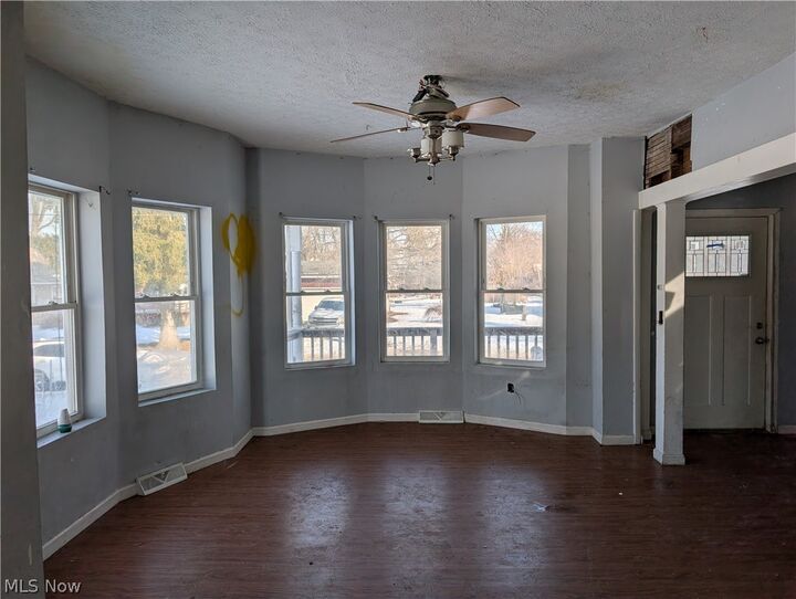 Property Photo: 5705 Poplar OH 44004