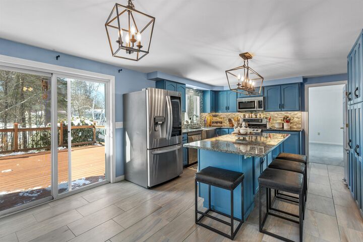 Property Photo:  17 Cottage Circle  NH 03784 