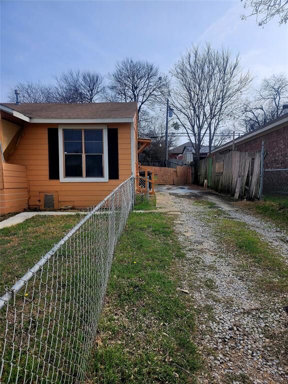 Property Photo:  2530 Camel Court  TX 75241 